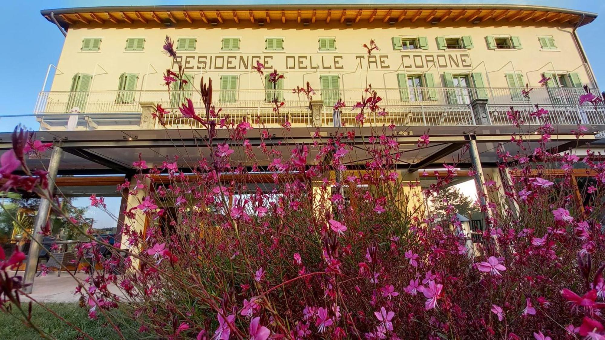 Residence Delle Tre Corone Trescore Balneario Exteriör bild